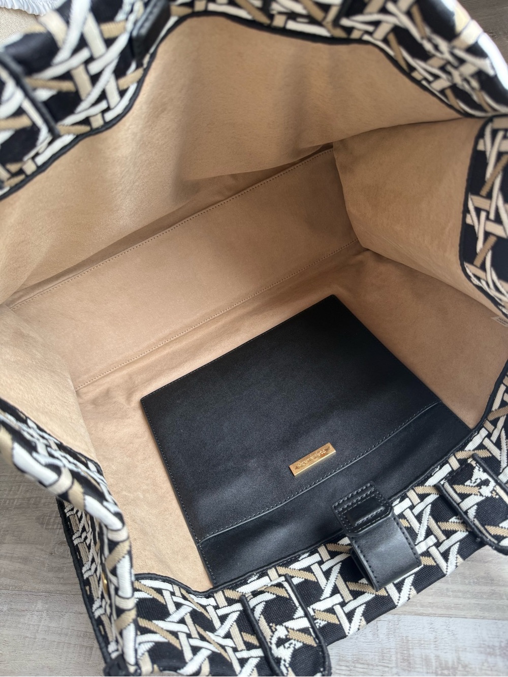 Tory Burch Ella Circular Knit Tote - Black, White and Tan - Picture 13 of 16